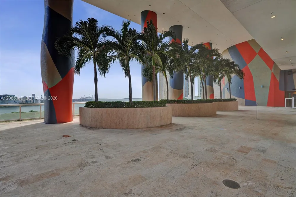 50 Biscayne Blvd #2801 Miami, FL 33132