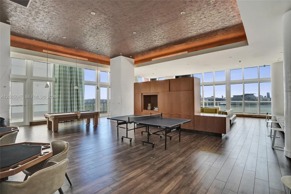 50 Biscayne Blvd #2801 Miami, FL 33132