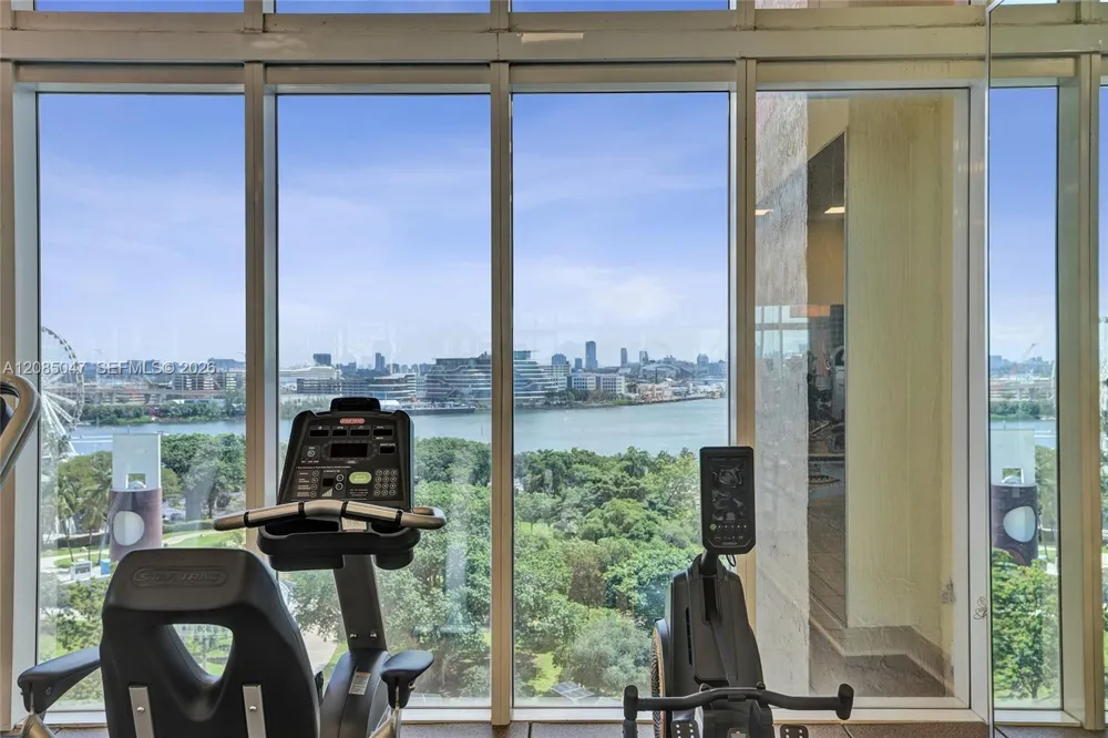 50 Biscayne Blvd #2801 Miami, FL 33132