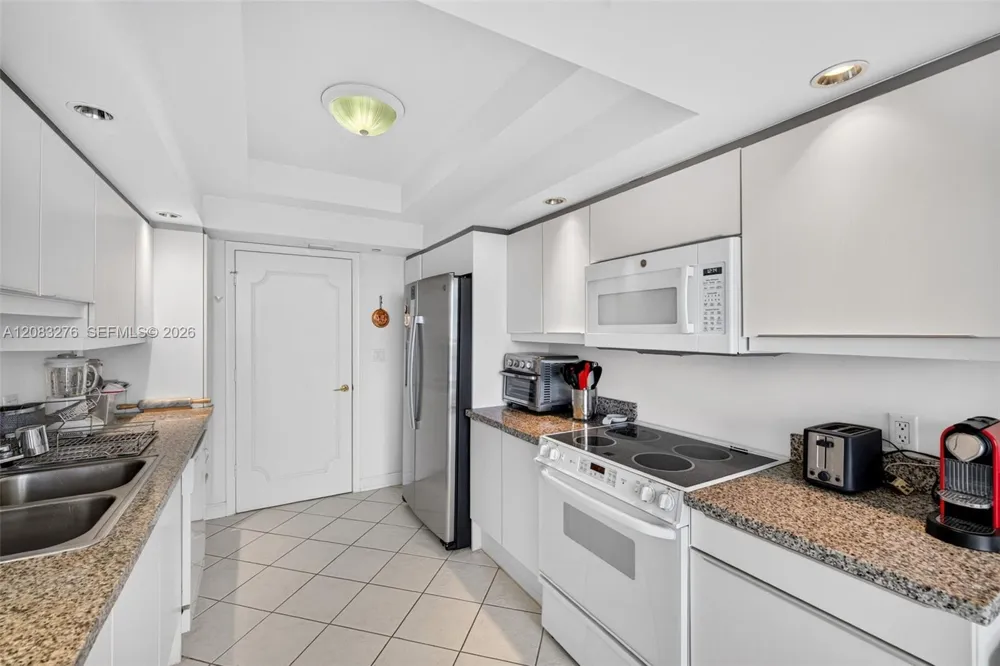 7000 Island Blvd #2406 Aventura, FL 33160