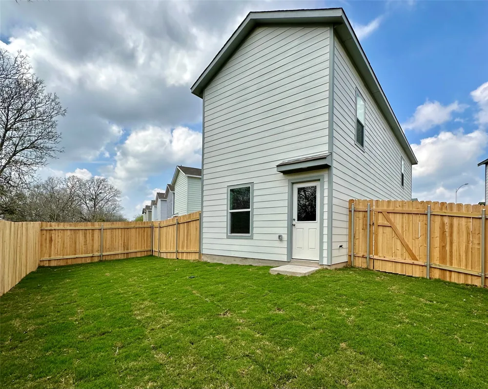 53 Trinity Circle Lockhart, TX 78644