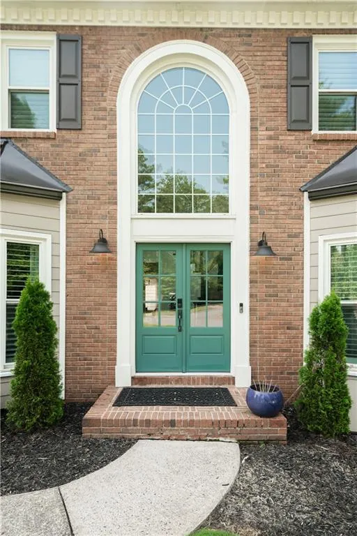8325 Riverbirch Drive Roswell, GA 30076