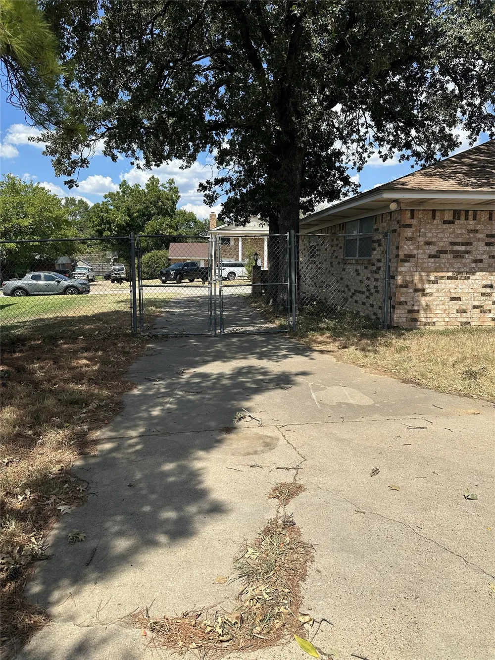 1700 Northcrest Drive Arlington, TX 76012