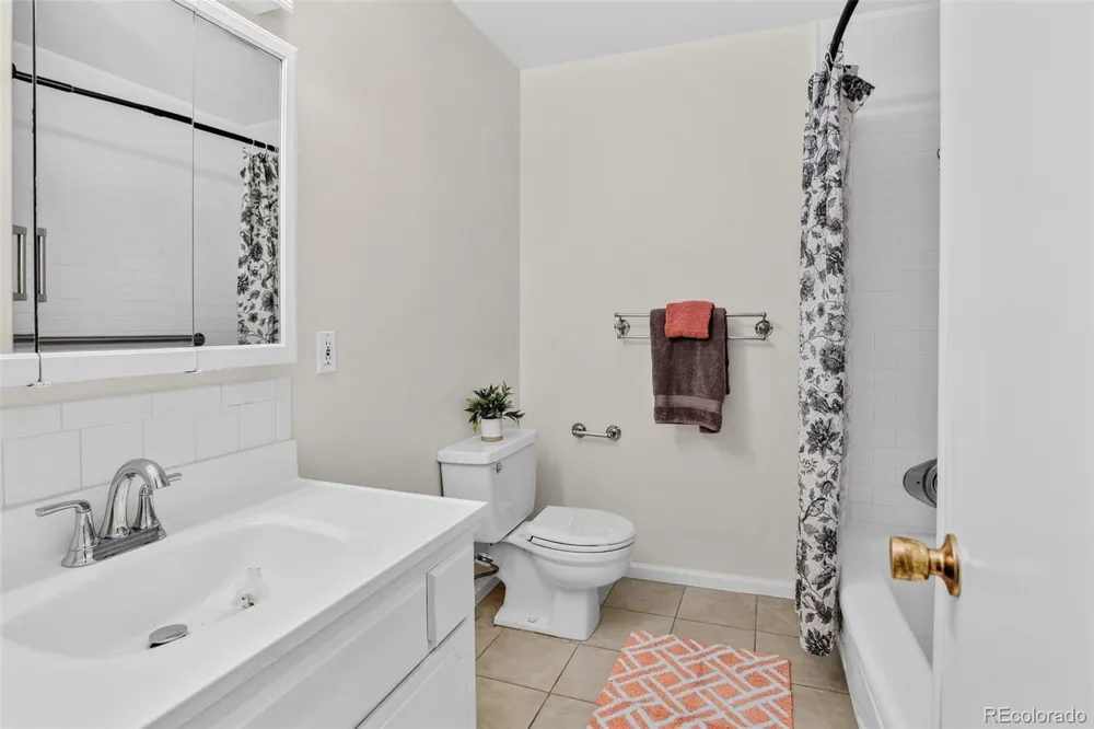 956 S Iola Street Aurora, CO 80012