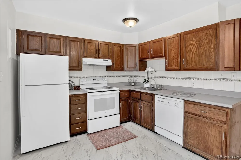 956 S Iola Street Aurora, CO 80012