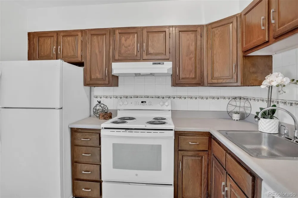 956 S Iola Street Aurora, CO 80012