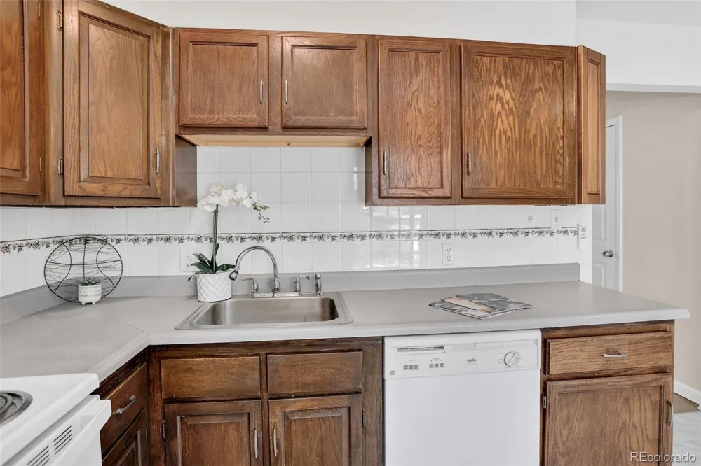 956 S Iola Street Aurora, CO 80012