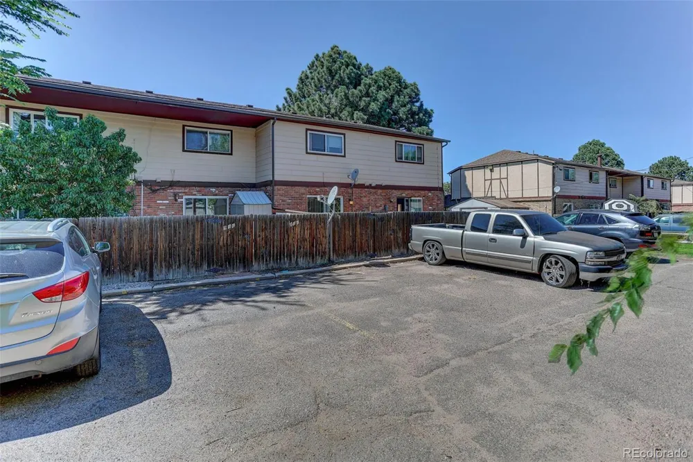 956 S Iola Street Aurora, CO 80012