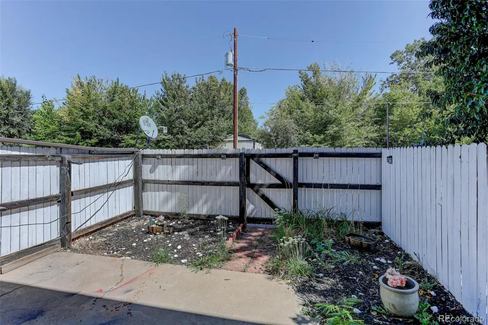 956 S Iola Street Aurora, CO 80012