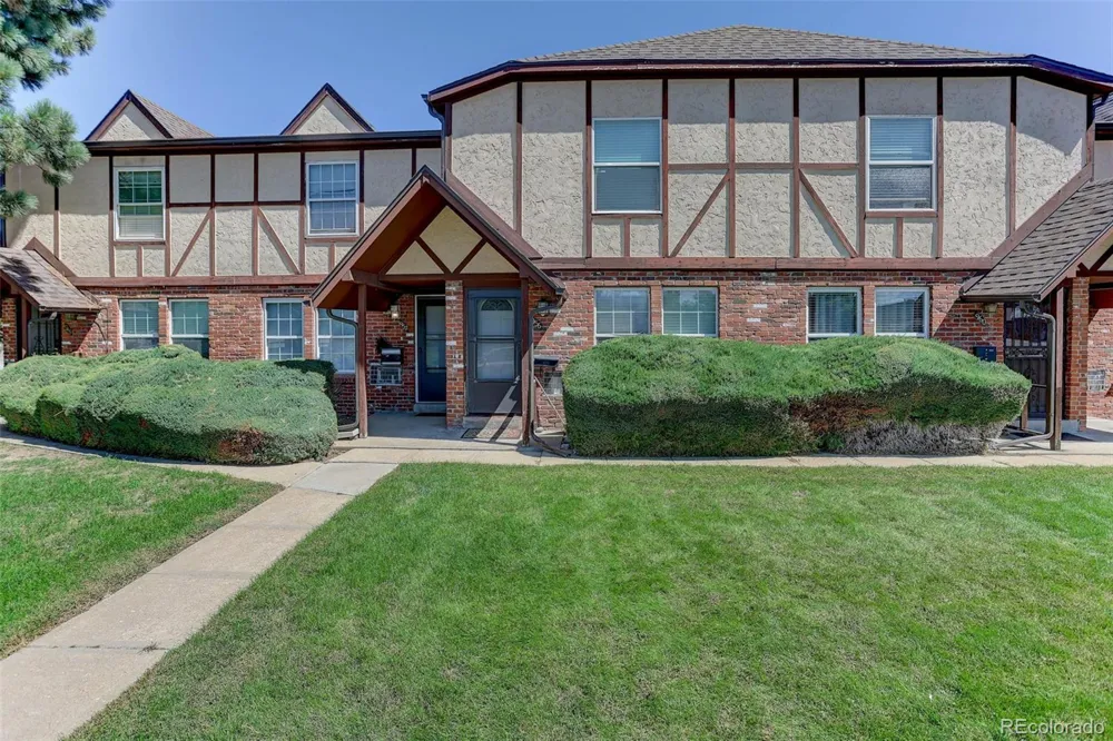 956 S Iola Street Aurora, CO 80012