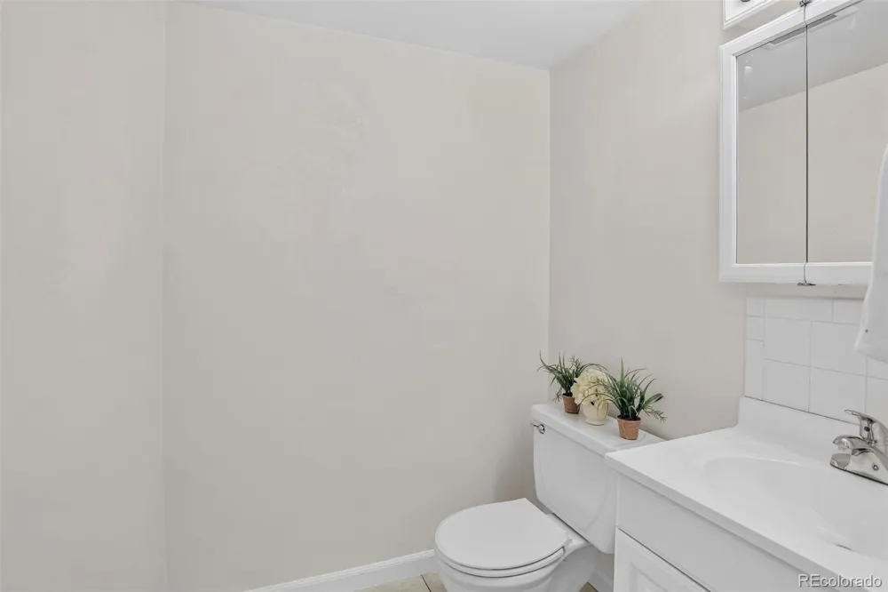 956 S Iola Street Aurora, CO 80012