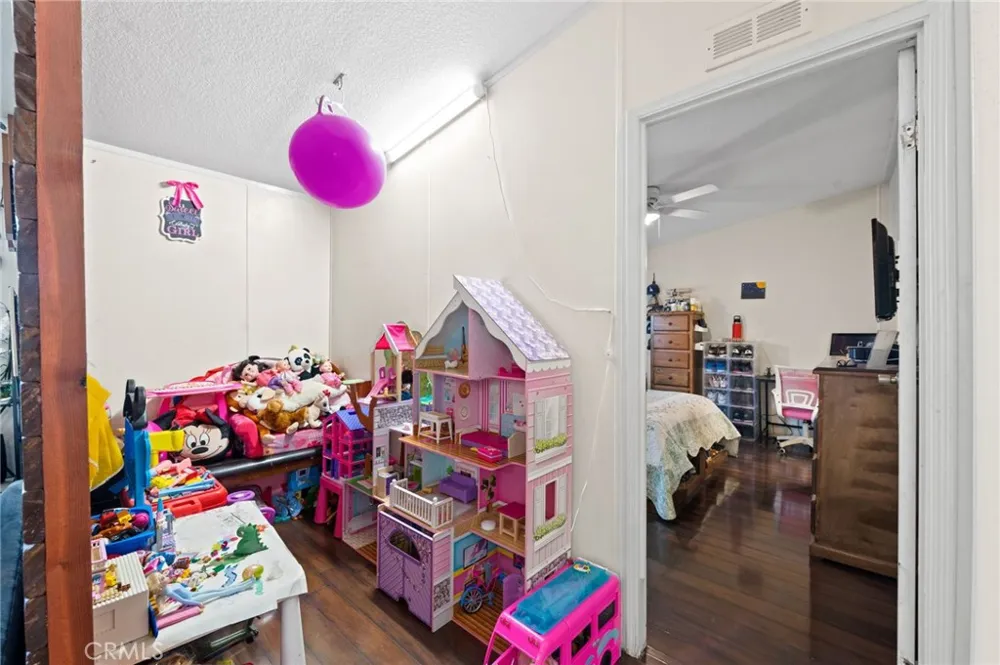 1700 South Glendora Ave #9 Glendora, CA 91740