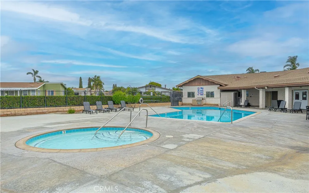 102 Pigeon Fountain Valley, CA 92708