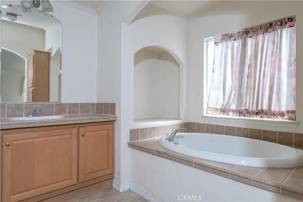 102 Pigeon Fountain Valley, CA 92708
