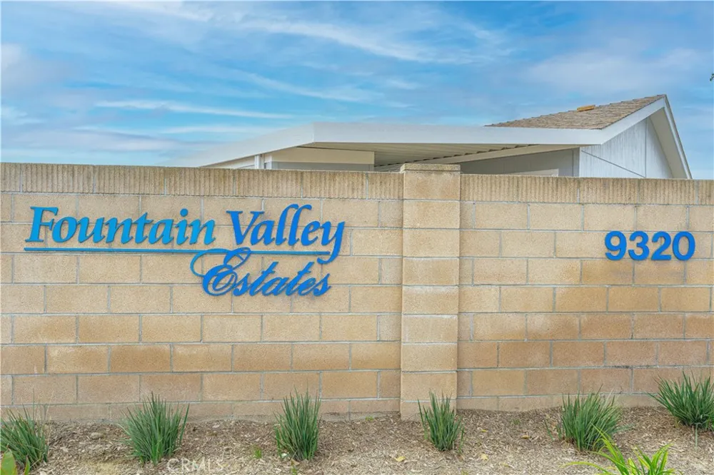 102 Pigeon Fountain Valley, CA 92708