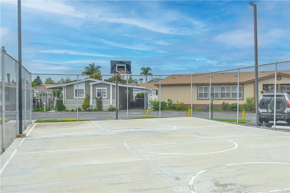 102 Pigeon Fountain Valley, CA 92708
