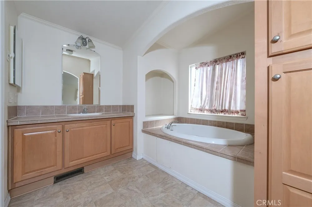 102 Pigeon Fountain Valley, CA 92708