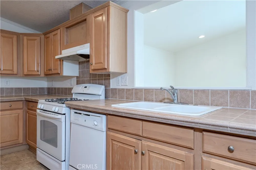 102 Pigeon Fountain Valley, CA 92708