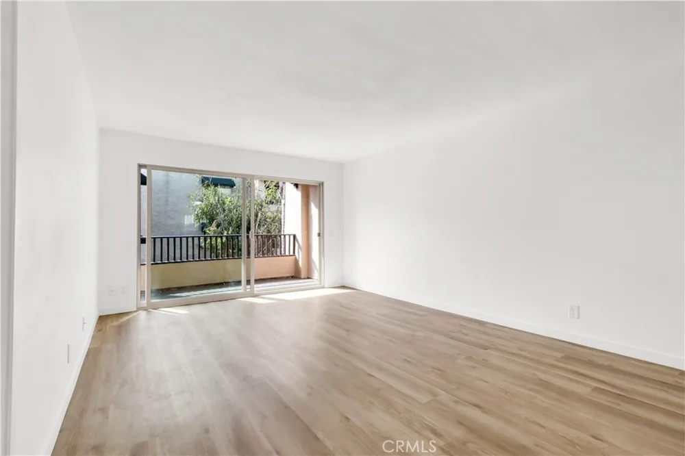 2514 Clairemont #107 San Diego, CA 92117
