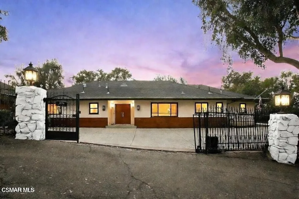 5156 Dumont Place Woodland Hills, CA 91364