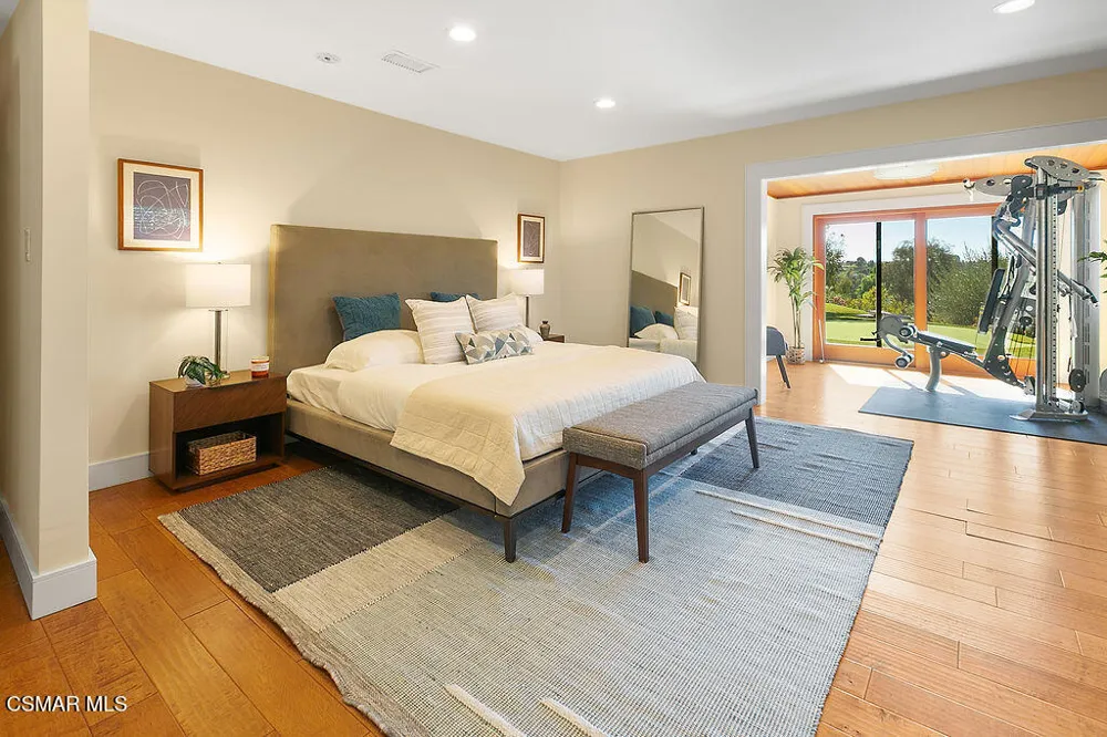 5156 Dumont Place Woodland Hills, CA 91364