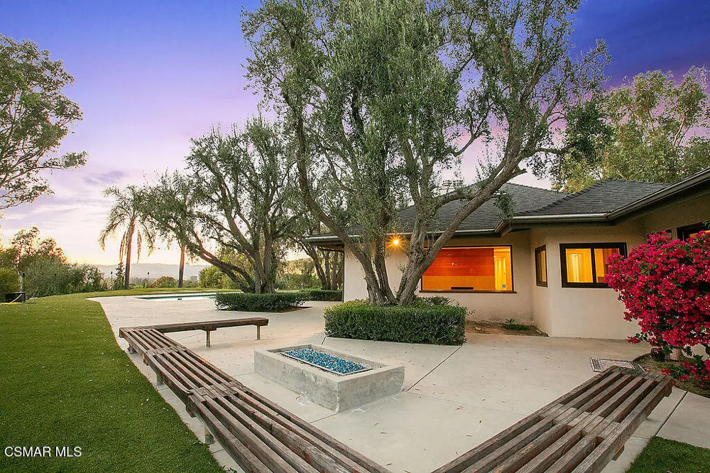 5156 Dumont Place Woodland Hills, CA 91364