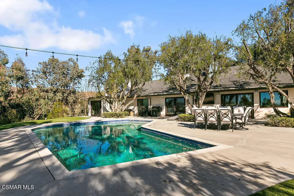 5156 Dumont Place Woodland Hills, CA 91364