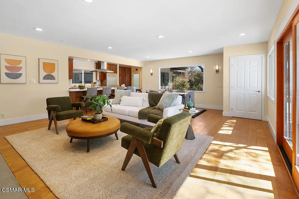 5156 Dumont Place Woodland Hills, CA 91364