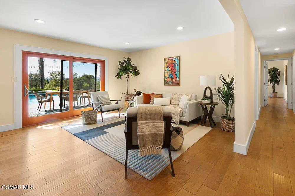 5156 Dumont Place Woodland Hills, CA 91364