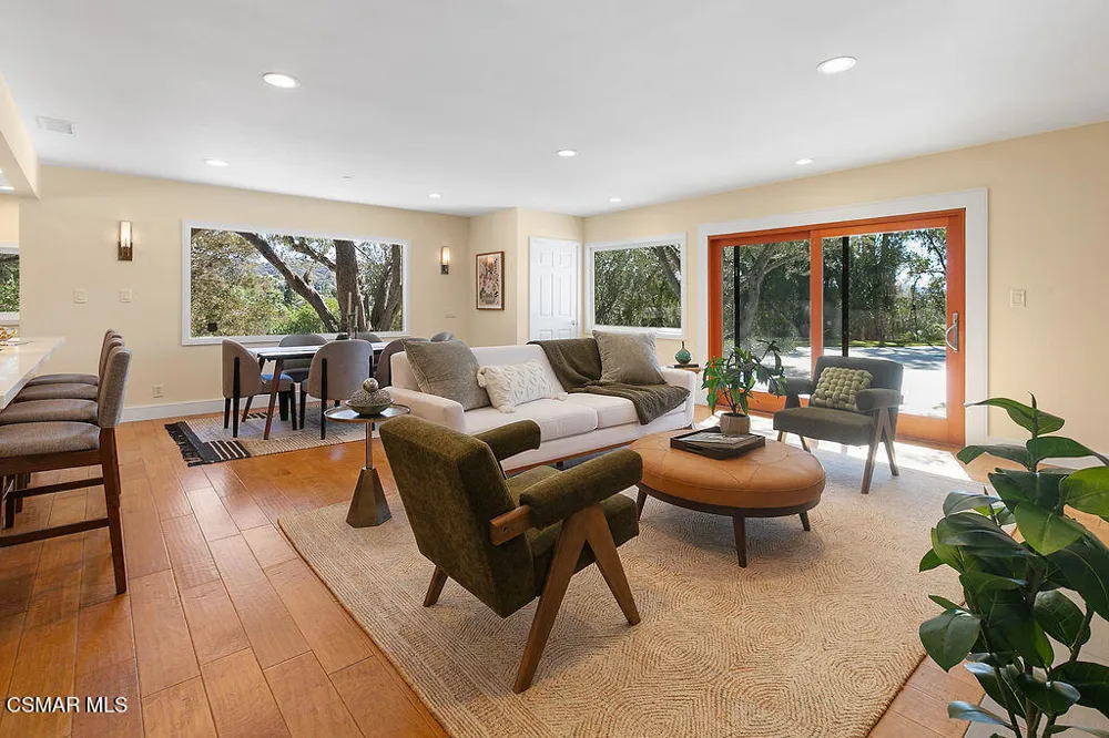 5156 Dumont Place Woodland Hills, CA 91364