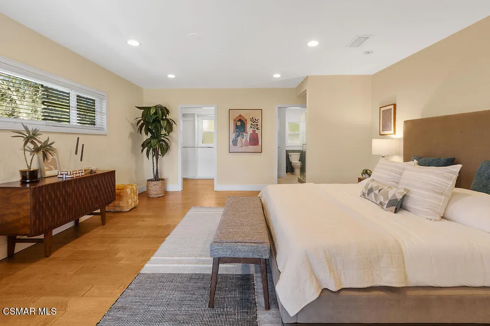 5156 Dumont Place Woodland Hills, CA 91364