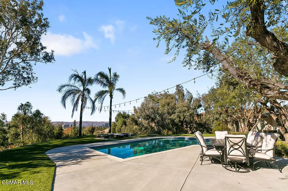 5156 Dumont Place Woodland Hills, CA 91364