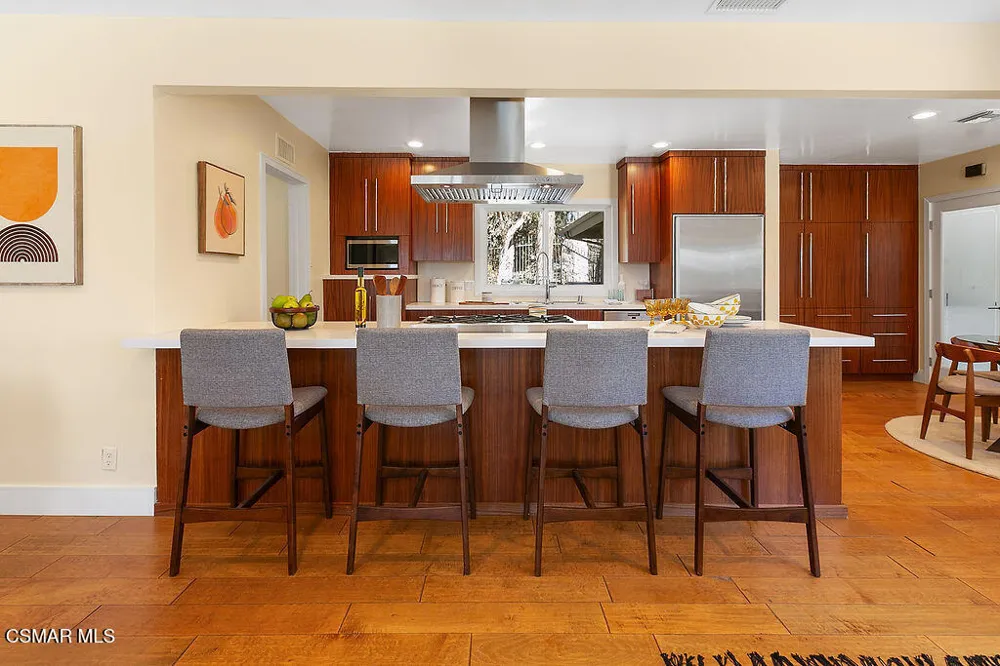 5156 Dumont Place Woodland Hills, CA 91364
