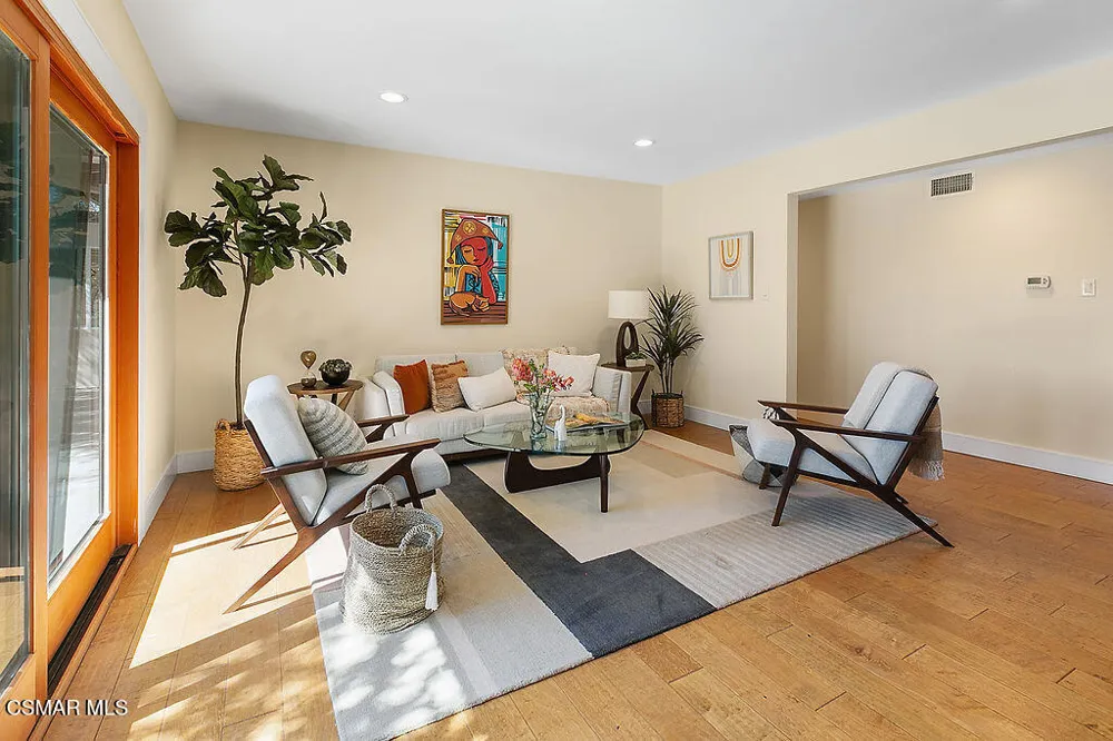 5156 Dumont Place Woodland Hills, CA 91364