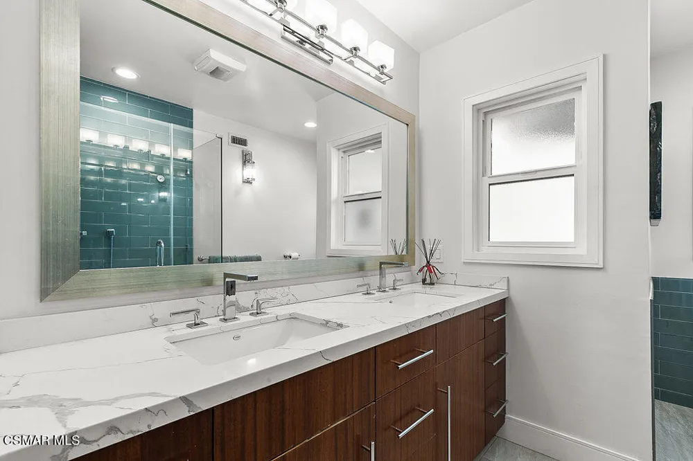 5156 Dumont Place Woodland Hills, CA 91364