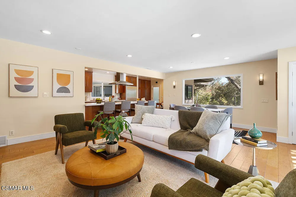 5156 Dumont Place Woodland Hills, CA 91364