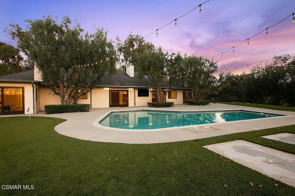 5156 Dumont Place Woodland Hills, CA 91364