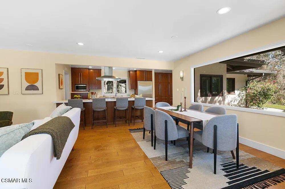 5156 Dumont Place Woodland Hills, CA 91364