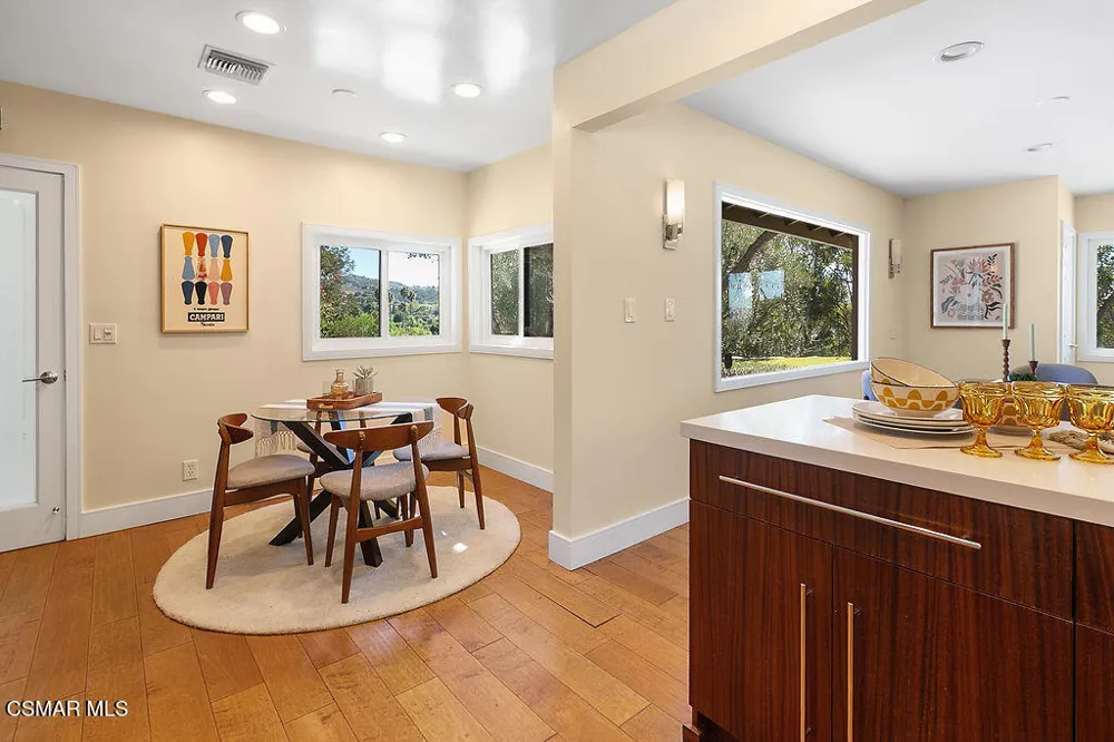 5156 Dumont Place Woodland Hills, CA 91364