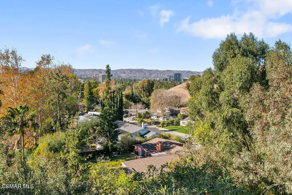 5156 Dumont Place Woodland Hills, CA 91364