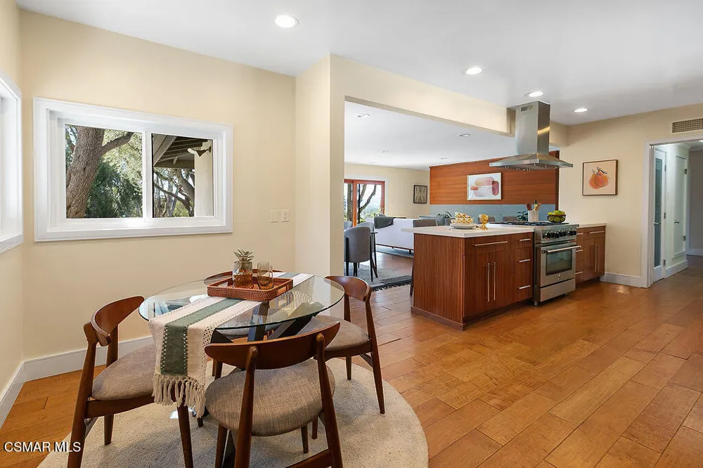 5156 Dumont Place Woodland Hills, CA 91364