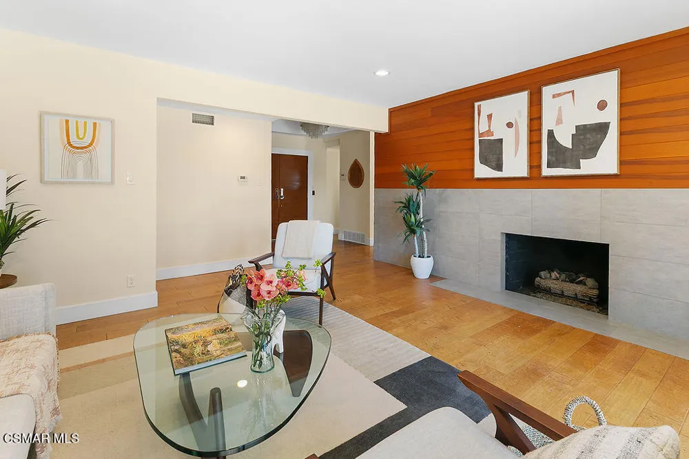 5156 Dumont Place Woodland Hills, CA 91364