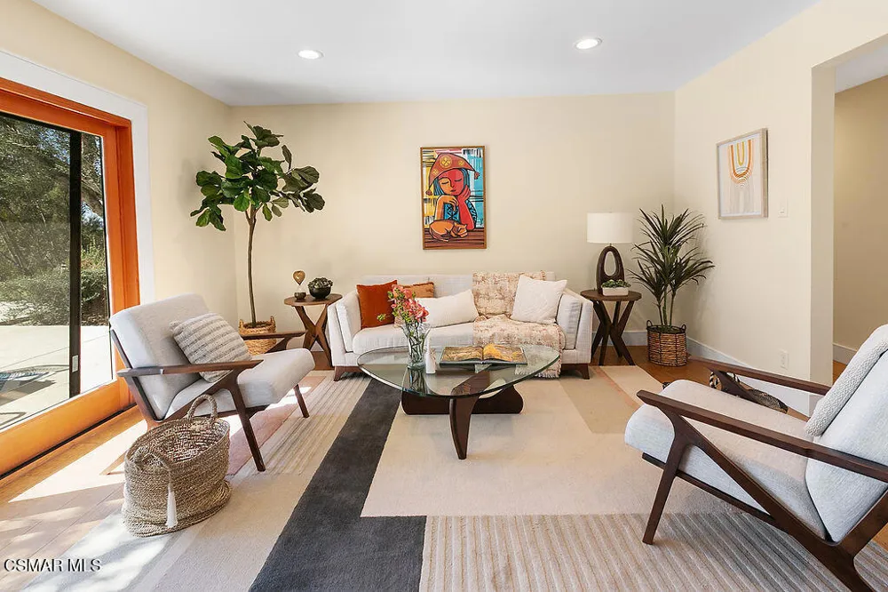 5156 Dumont Place Woodland Hills, CA 91364