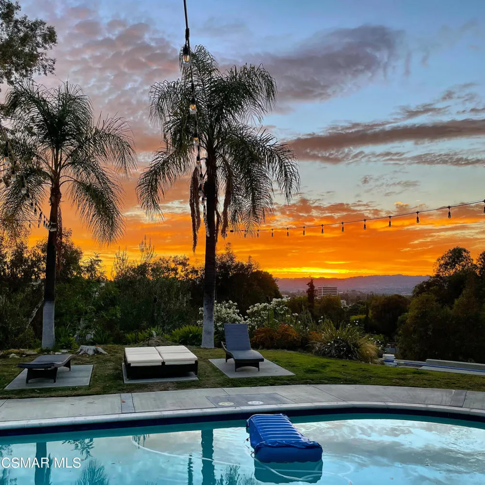 5156 Dumont Place Woodland Hills, CA 91364