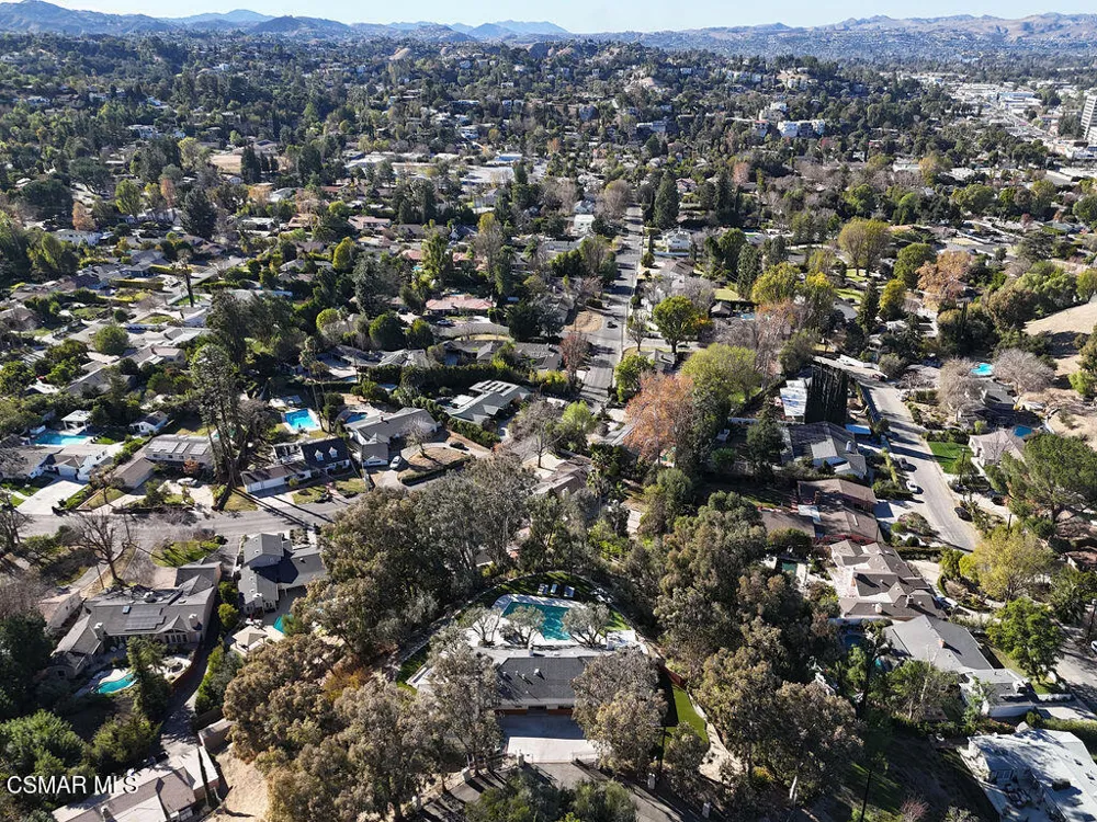 5156 Dumont Place Woodland Hills, CA 91364