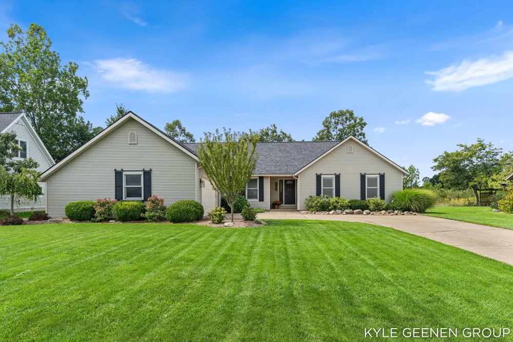 1519 W Springfield Circle Zeeland, MI 49464
