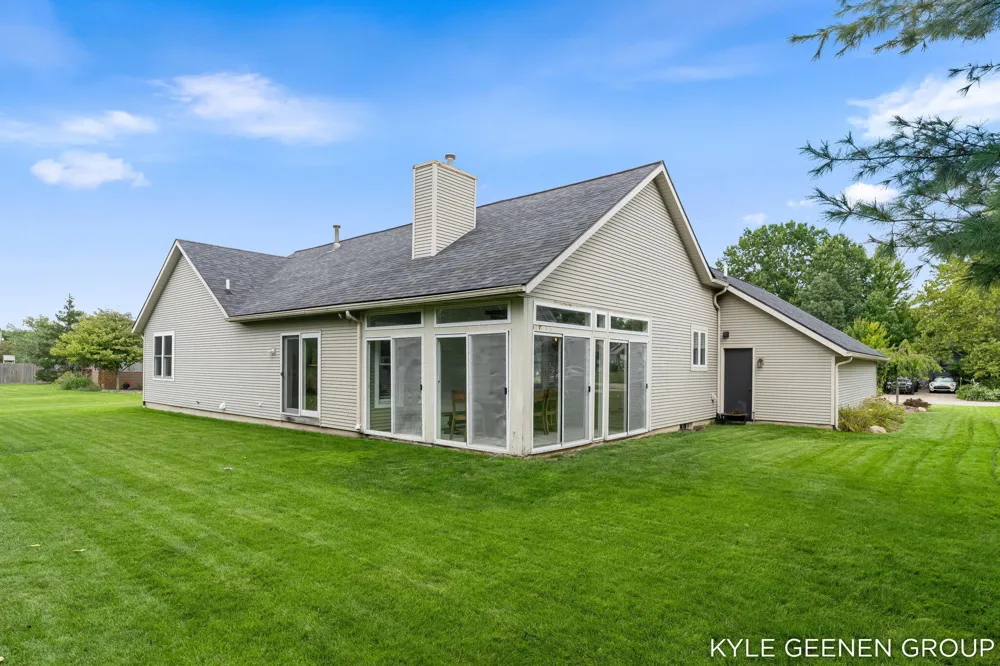 1519 W Springfield Circle Zeeland, MI 49464