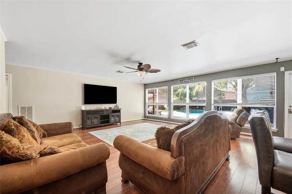 4118 Long Grove Drive Seabrook, TX 77586