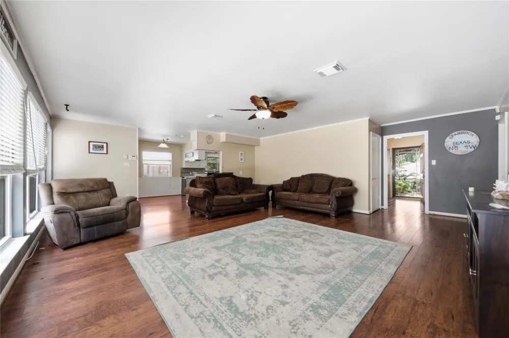 4118 Long Grove Drive Seabrook, TX 77586