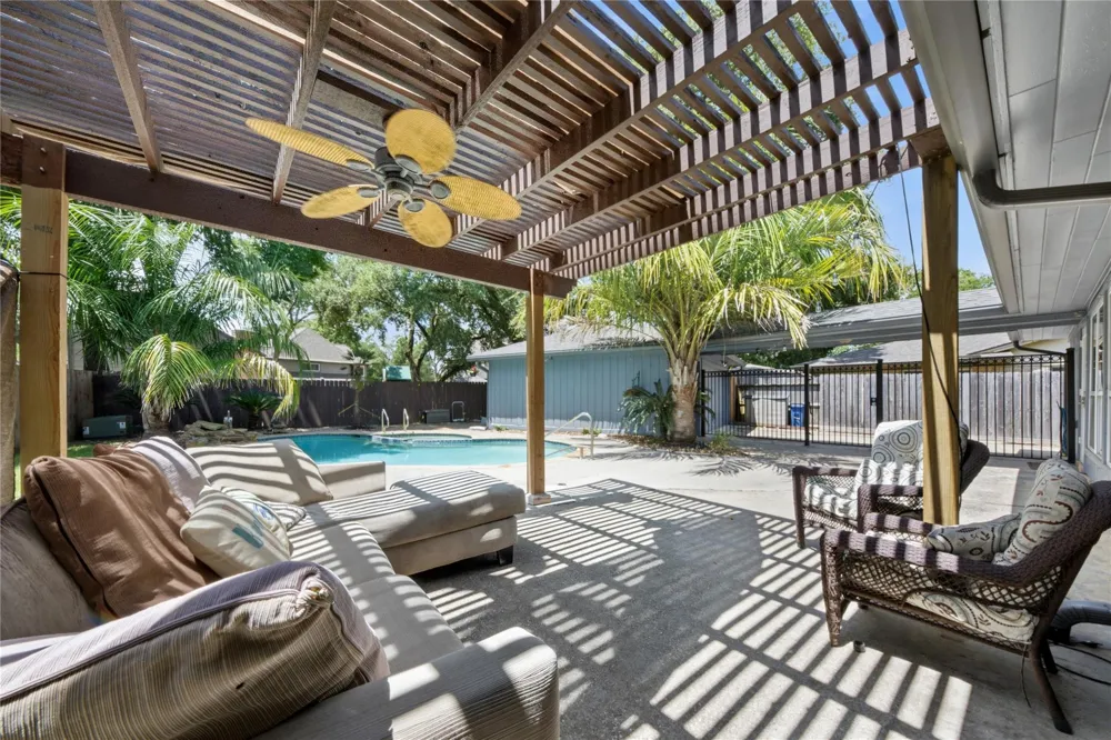 4118 Long Grove Drive Seabrook, TX 77586